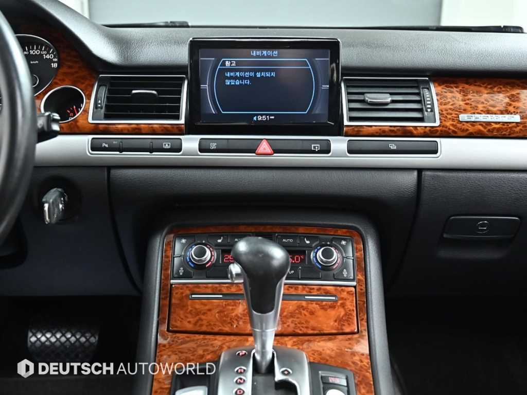 Audi A8 — photo 14