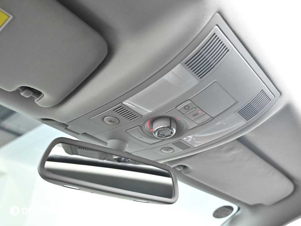 Audi A8 — photo 18