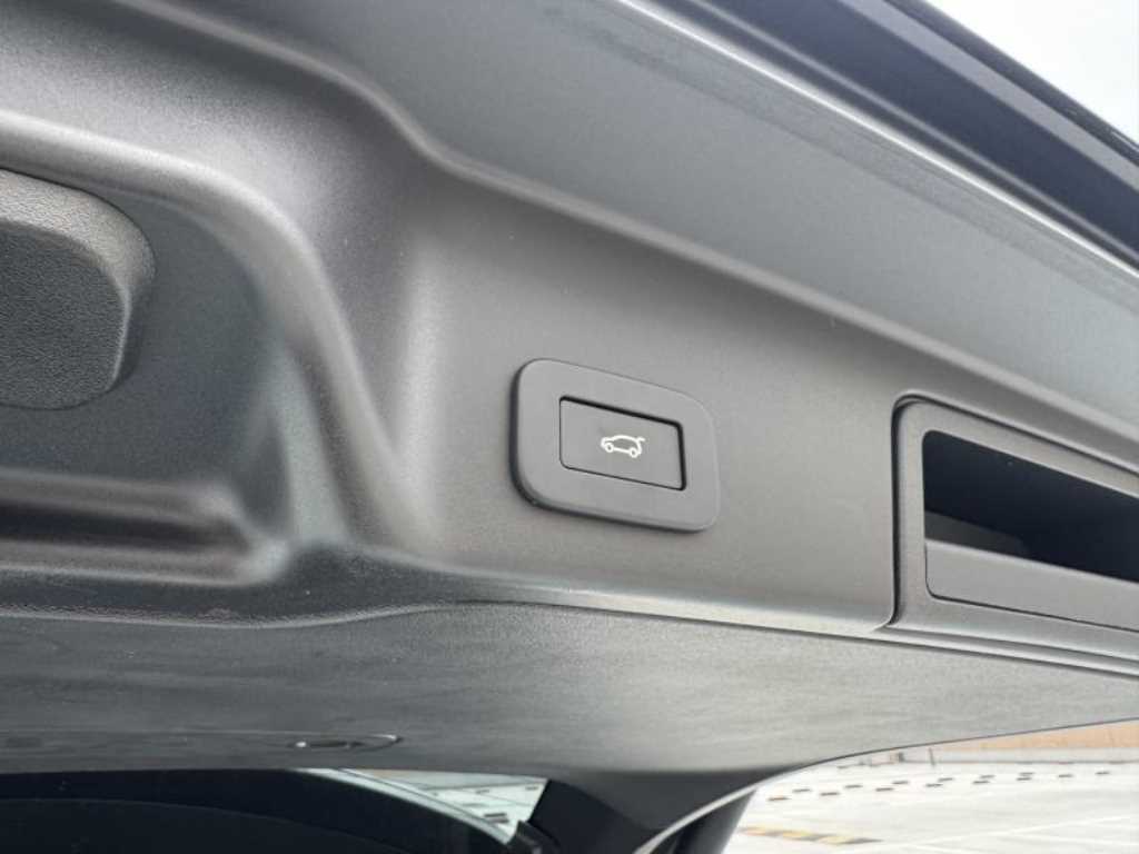 Land Rover Range Rover Evoque — photo 17