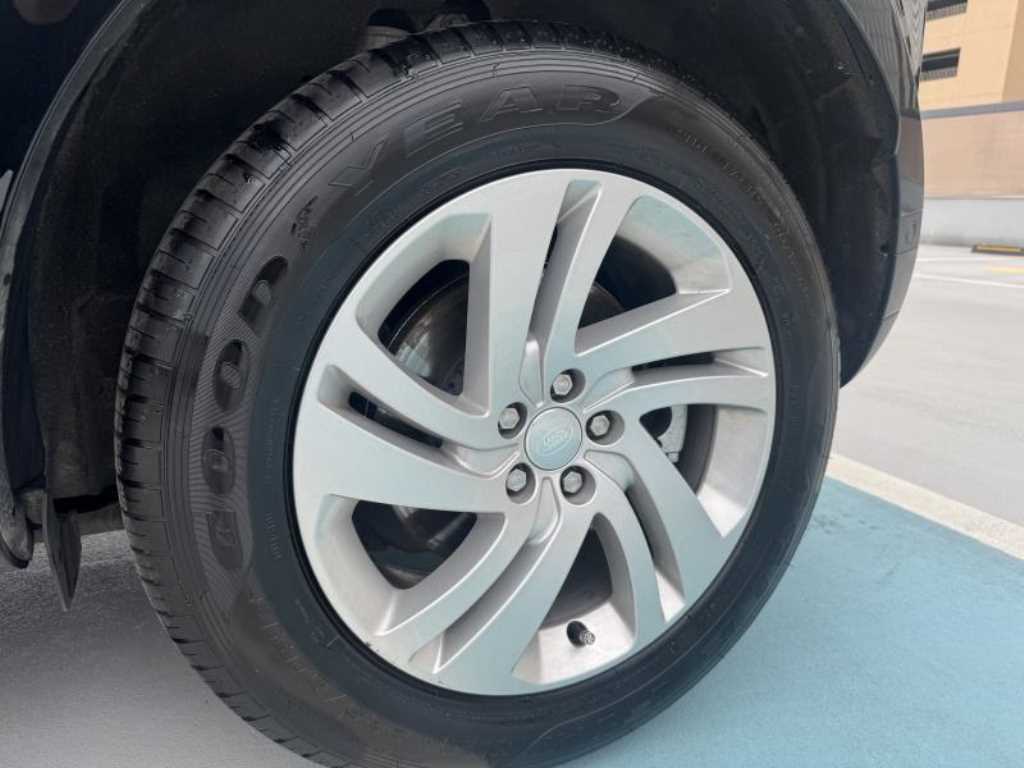 Land Rover Range Rover Evoque — photo 18