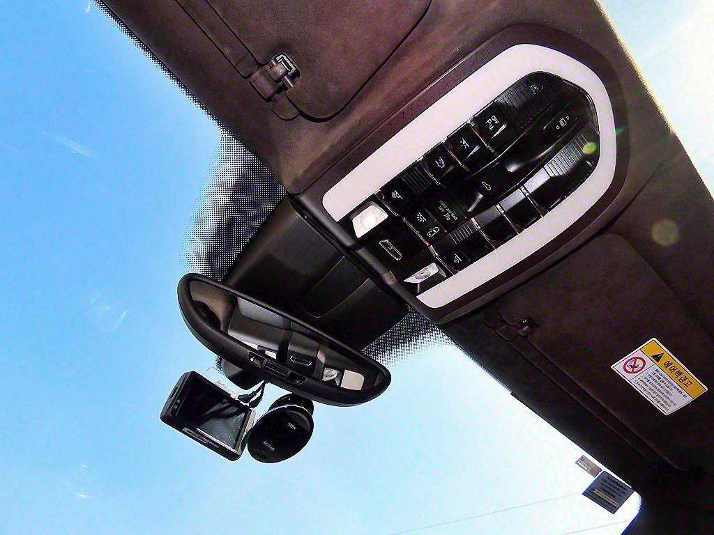 Porsche Cayenne — photo 14