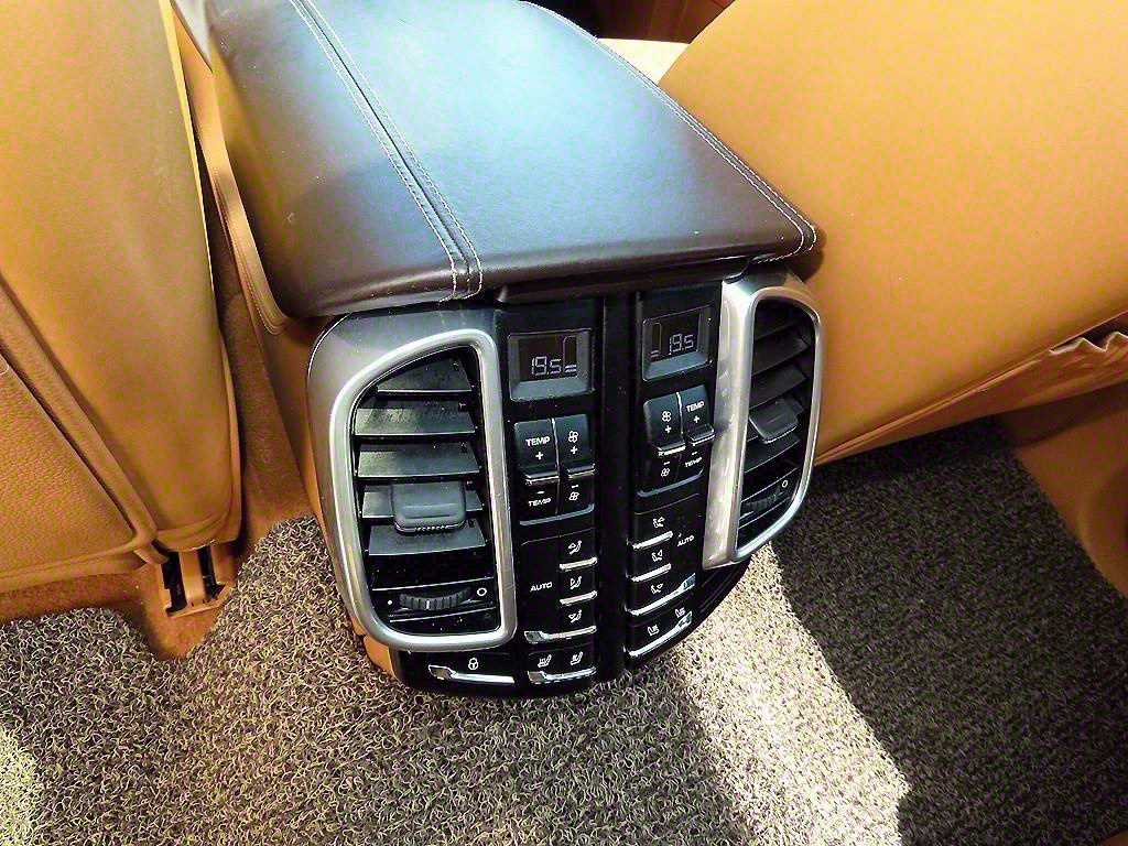 Porsche Cayenne — photo 15