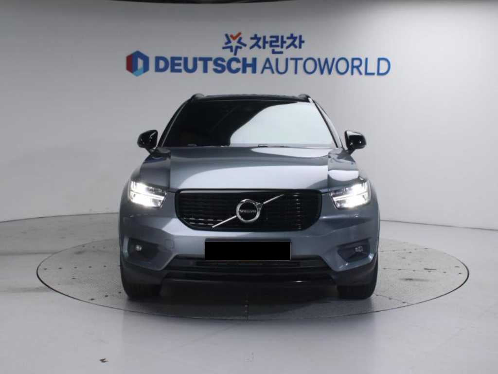 Volvo XC40 — photo 03