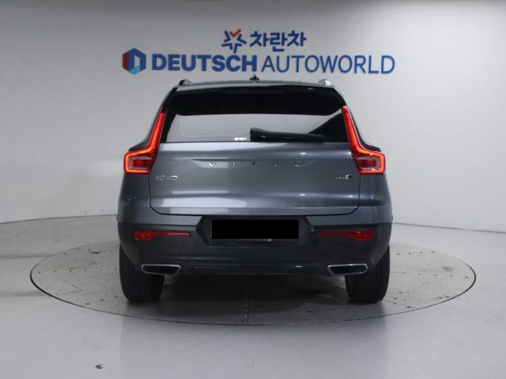 Volvo XC40 — photo 04