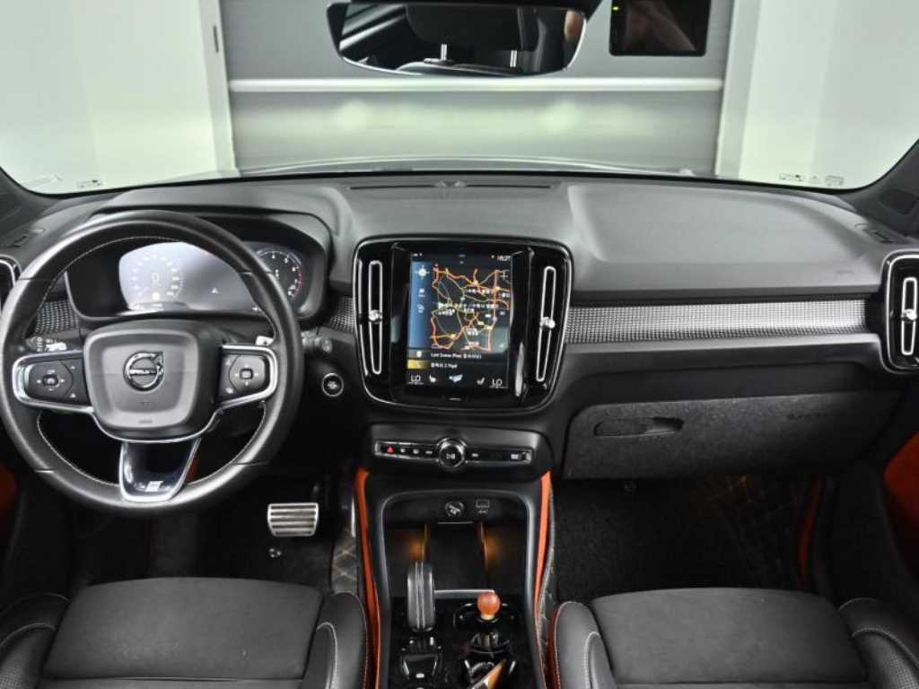 Volvo XC40 — photo 07
