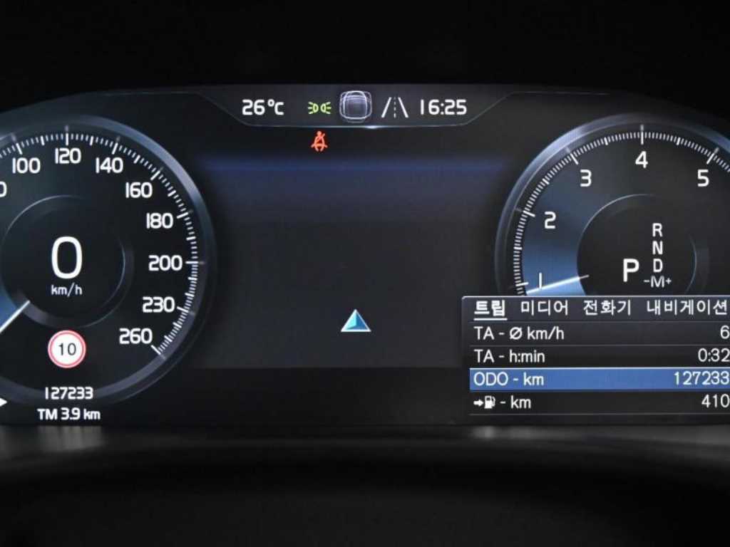 Volvo XC40 — photo 08