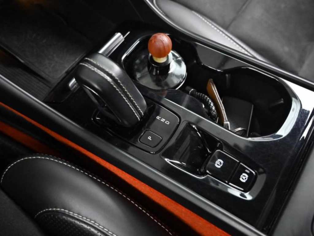 Volvo XC40 — photo 09