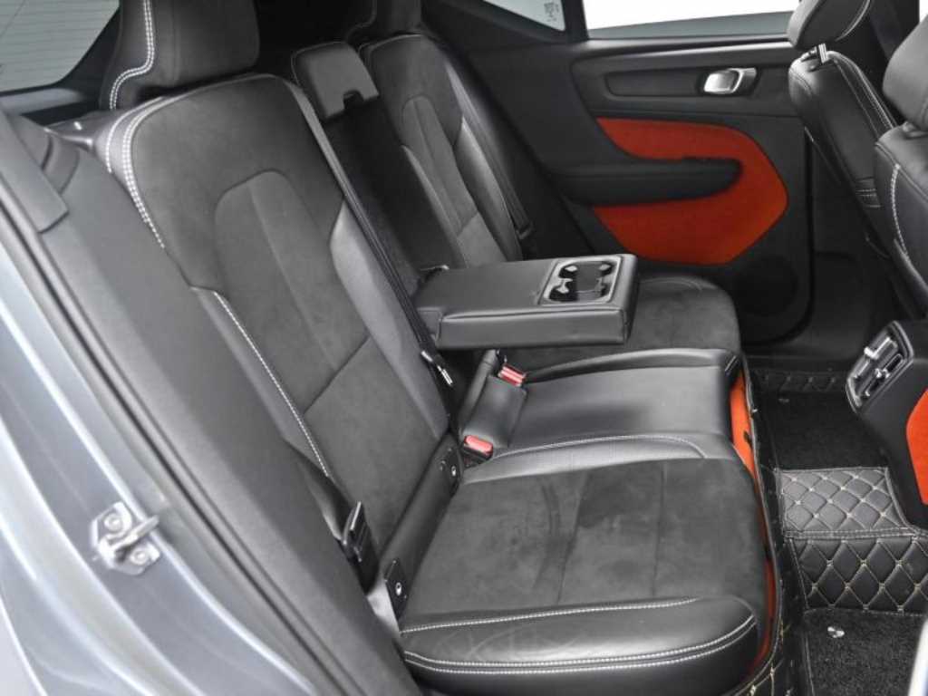 Volvo XC40 — photo 12