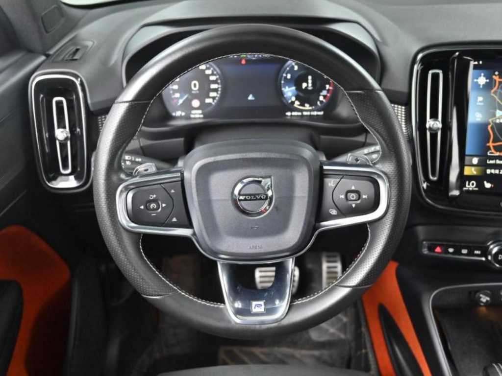 Volvo XC40 — photo 13