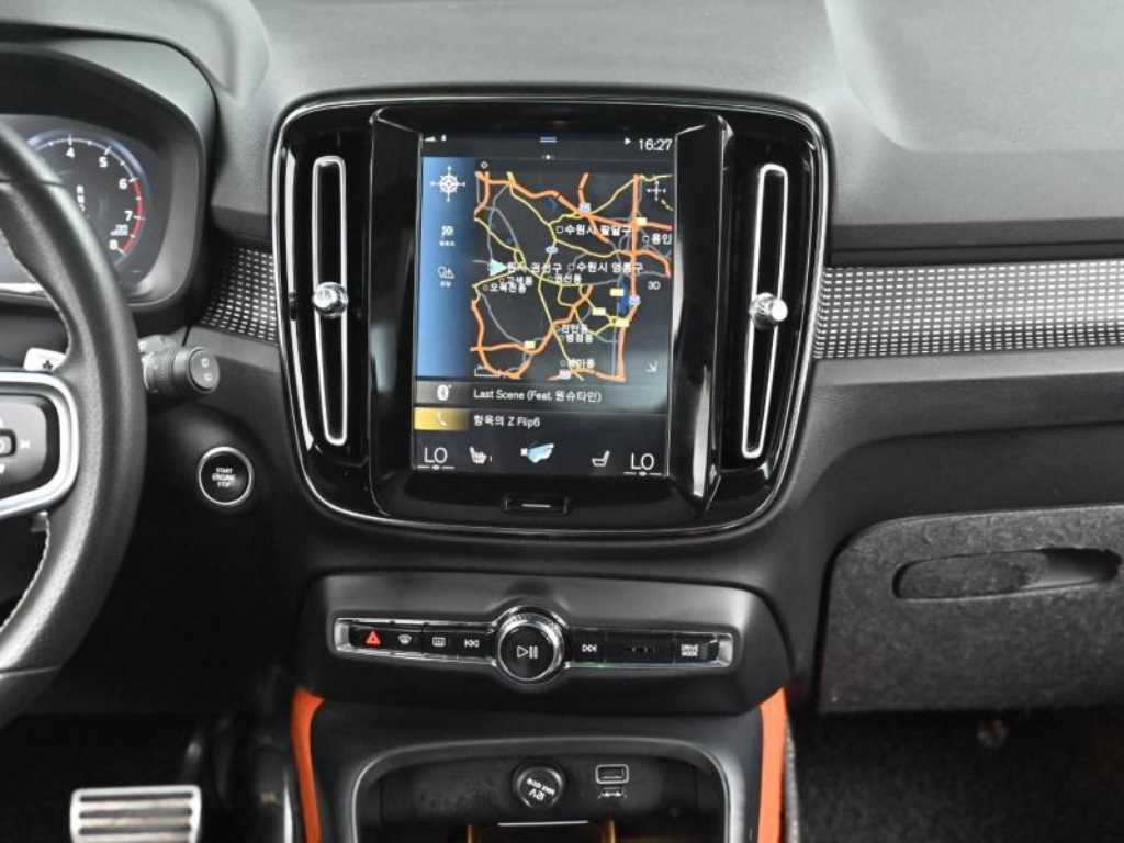 Volvo XC40 — photo 14