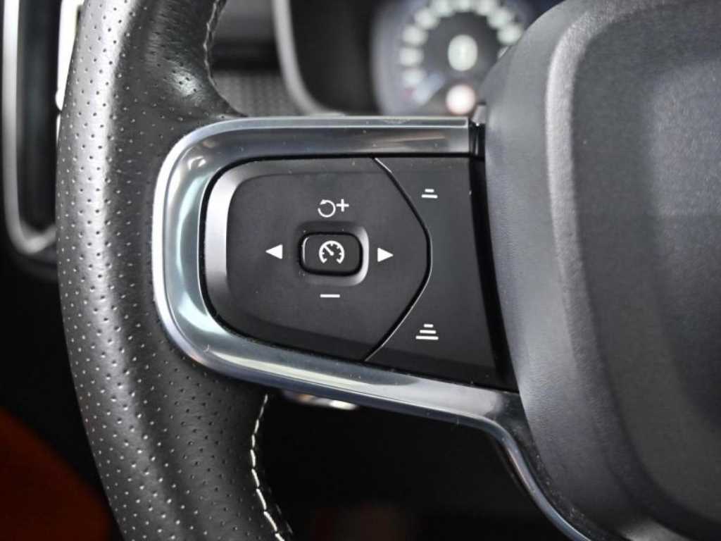 Volvo XC40 — photo 18
