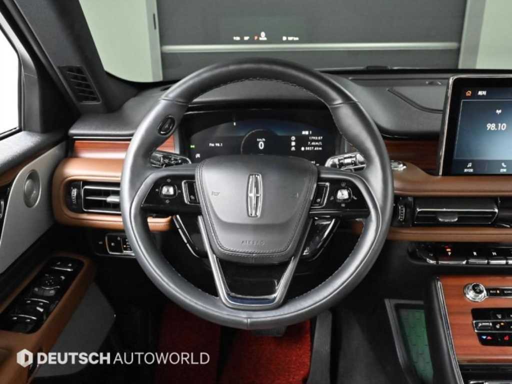 Lincoln Aviator — photo 13