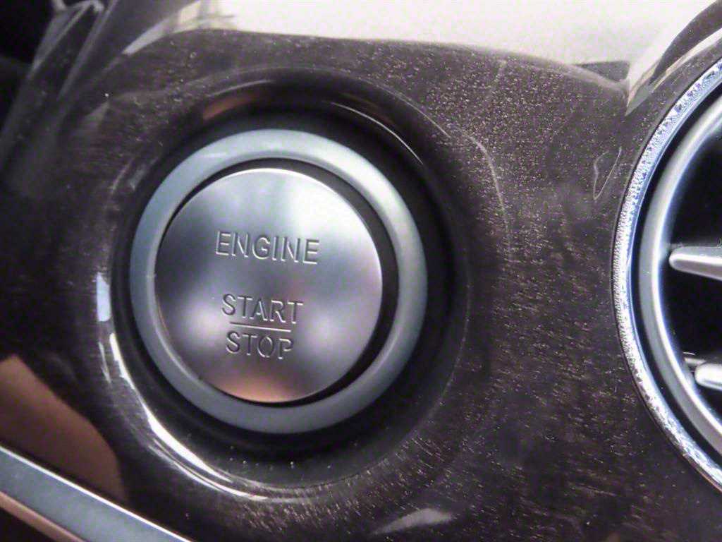 Mercedes-Benz S-Class — photo 16