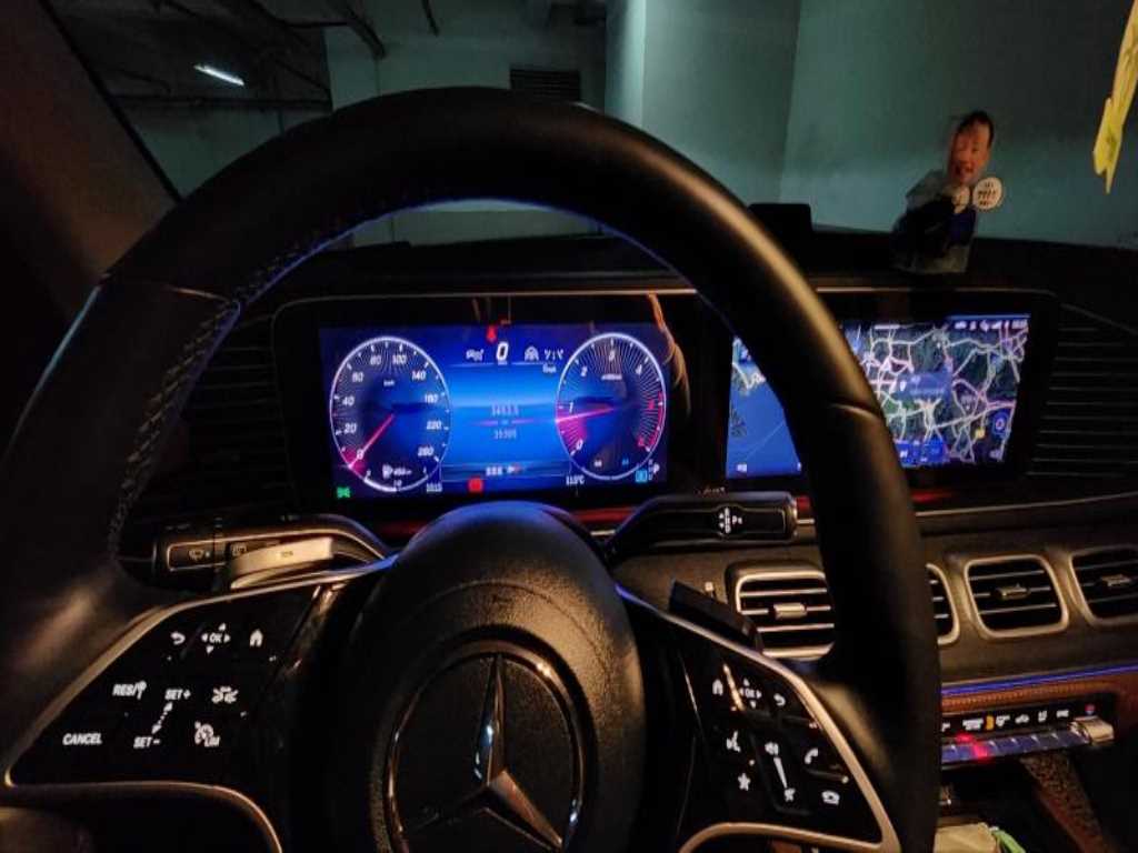 Mercedes-Benz GLE-Class — photo 12