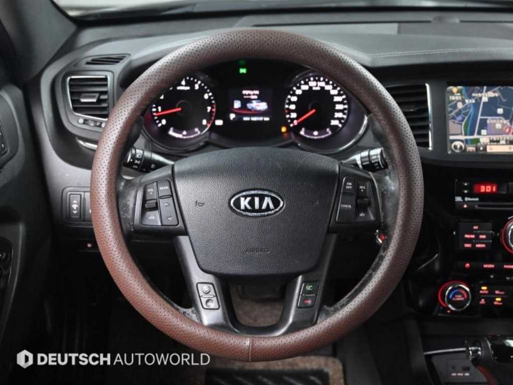 Kia K7 — photo 13
