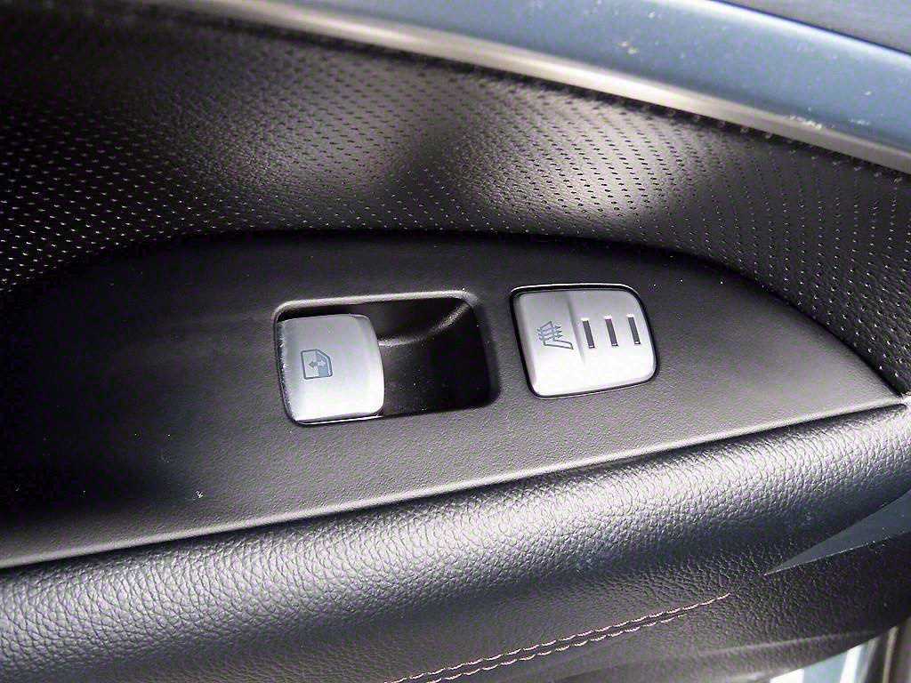 Genesis G70 — photo 16