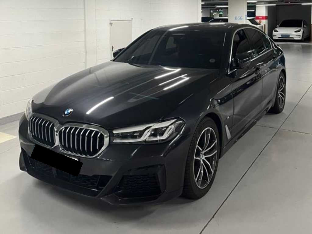 BMW 5-Series — photo 01