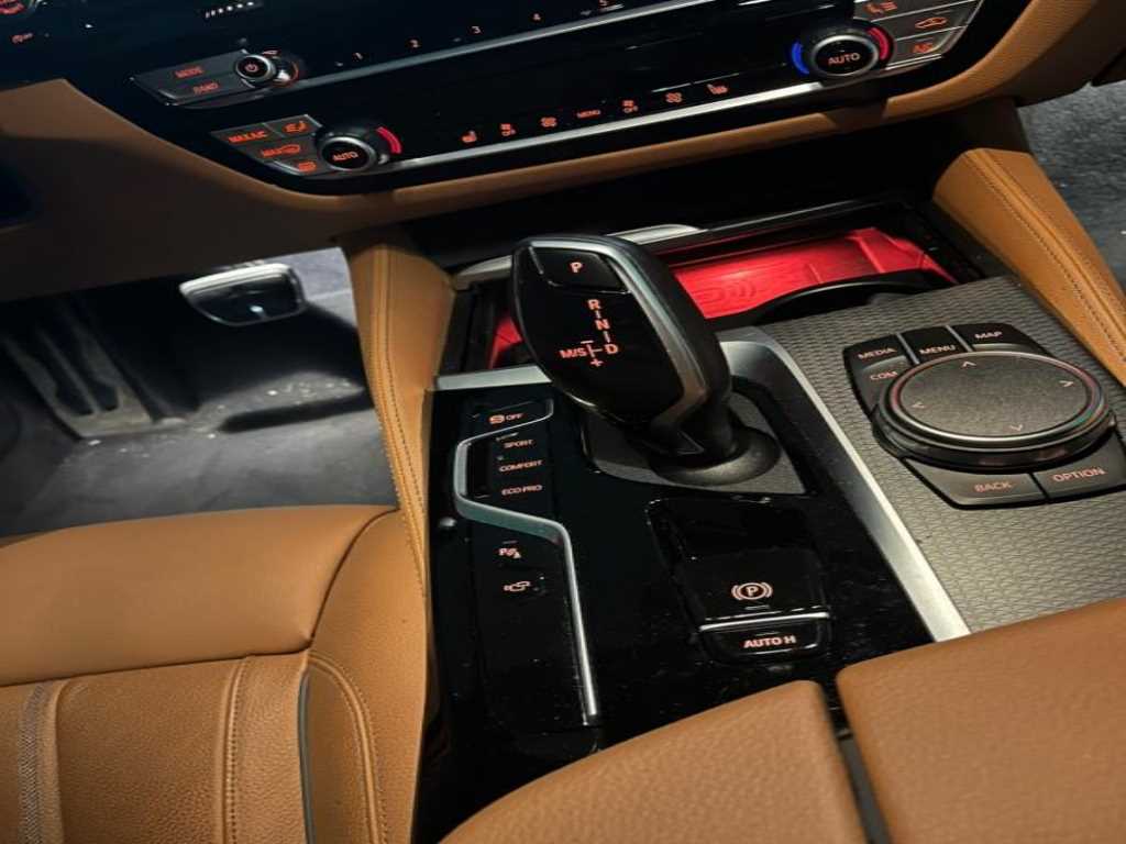 BMW 5-Series — photo 09