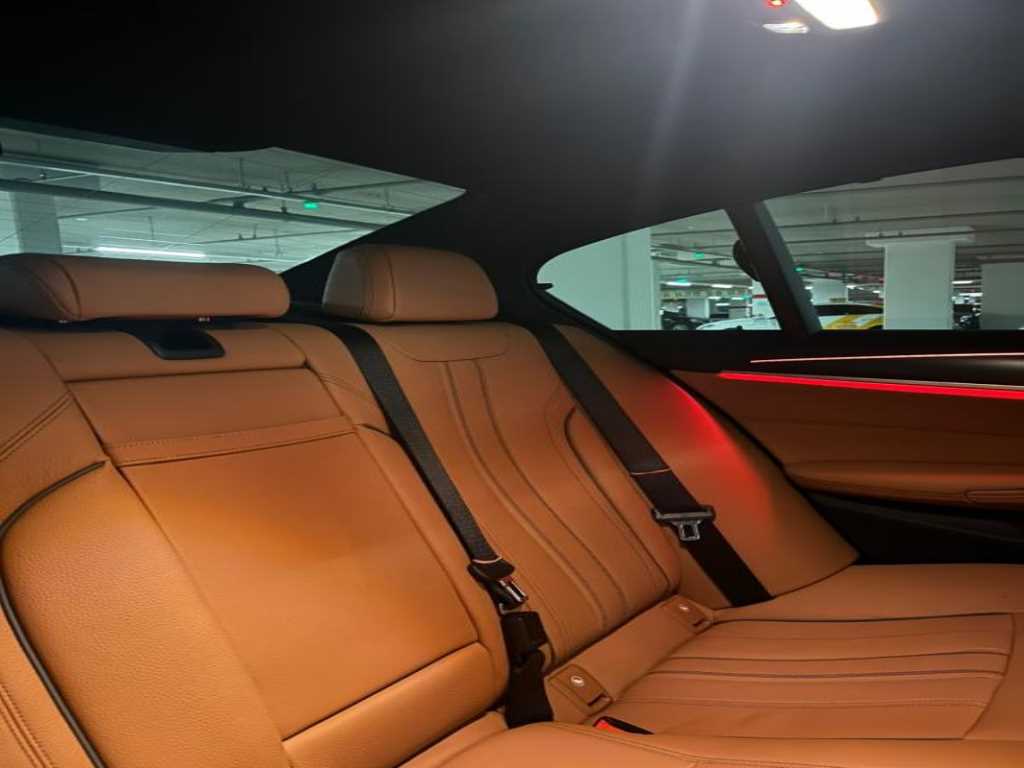 BMW 5-Series — photo 12