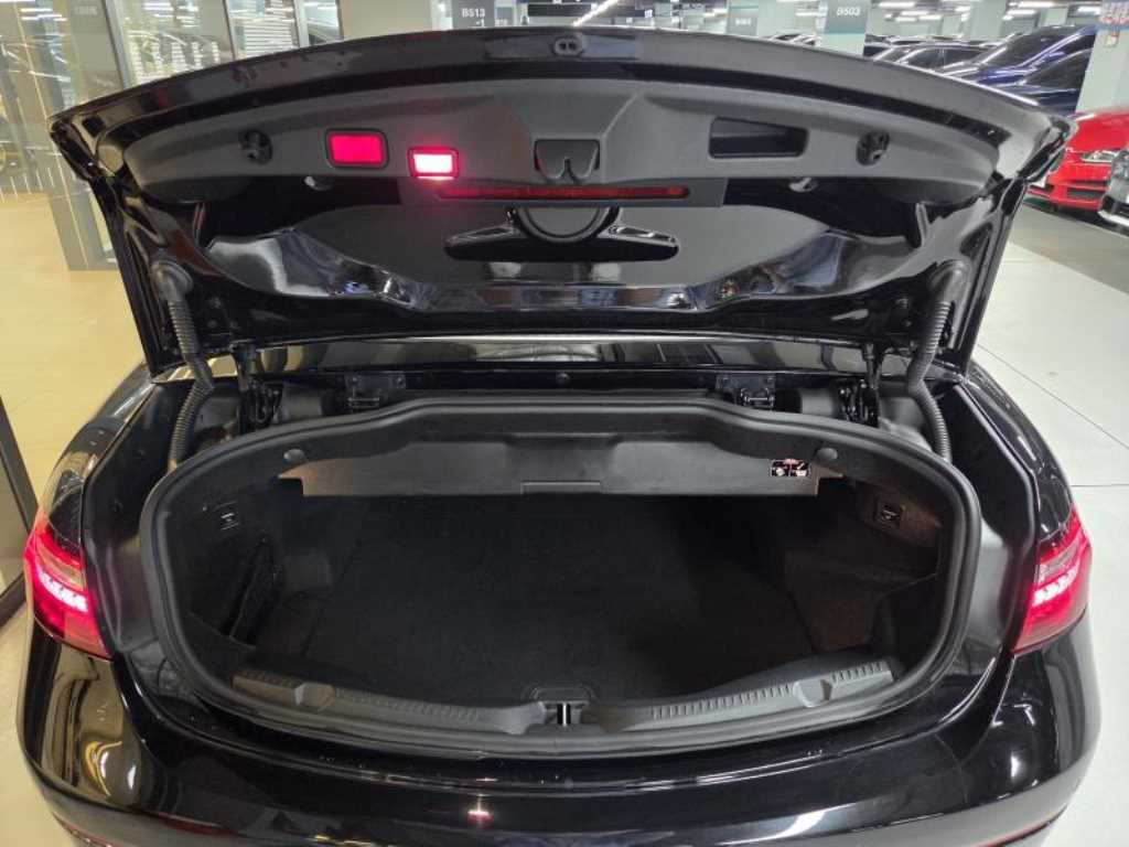 Mercedes-Benz E-Class — photo 07