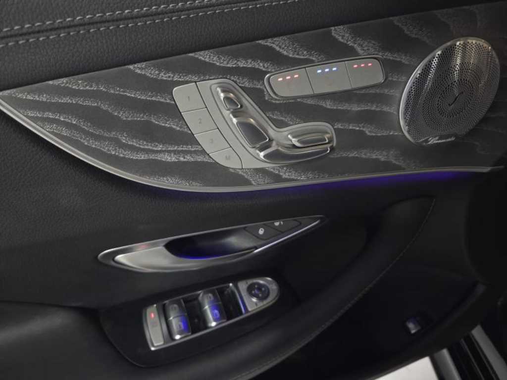 Mercedes-Benz E-Class — photo 12