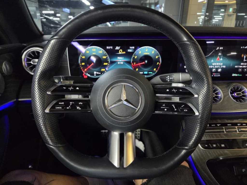 Mercedes-Benz E-Class — photo 13