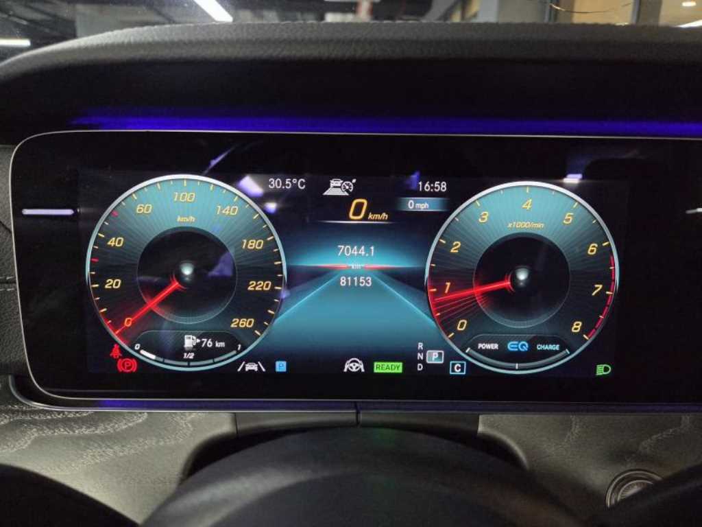 Mercedes-Benz E-Class — photo 14