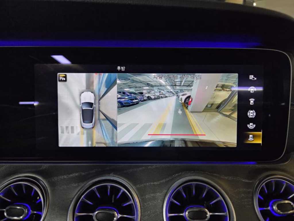 Mercedes-Benz E-Class — photo 17