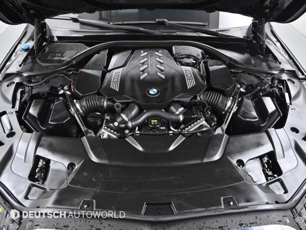 BMW 7-Series — photo 06