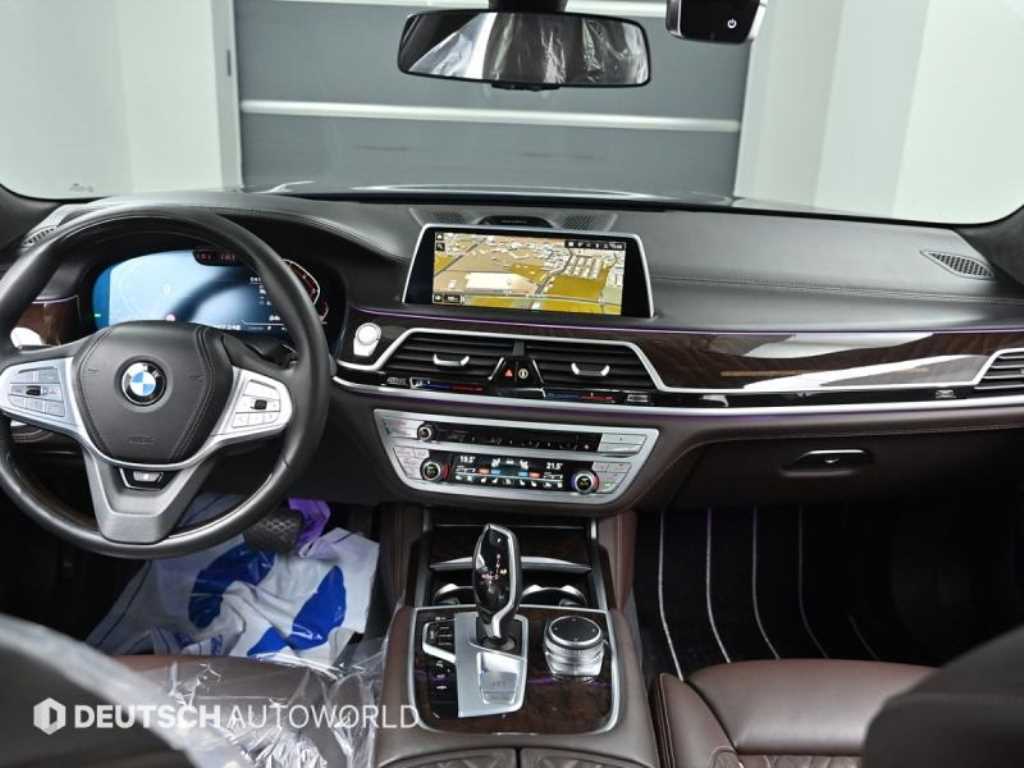 BMW 7-Series — photo 07