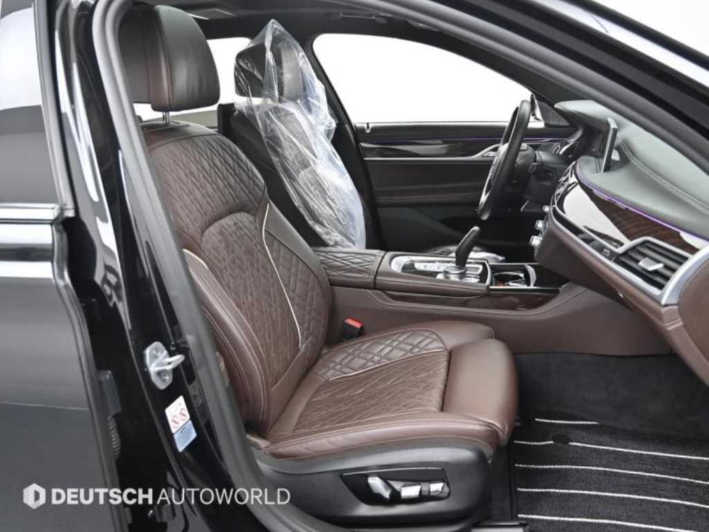 BMW 7-Series — photo 10