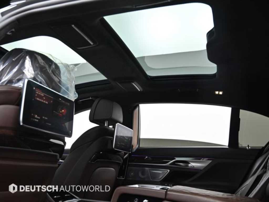 BMW 7-Series — photo 19