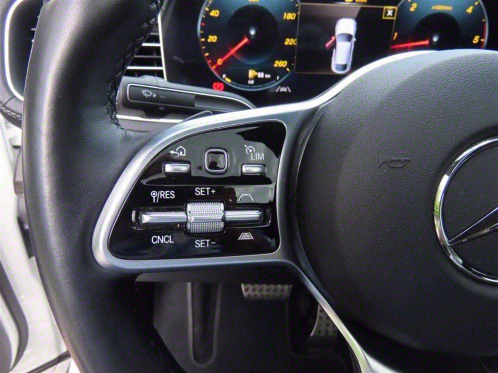 Mercedes-Benz GLE-Class — photo 12