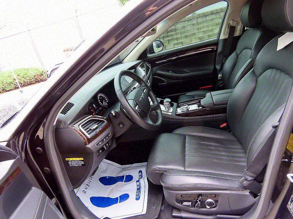 Genesis G90 — photo 05