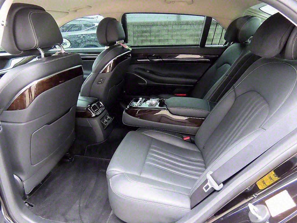 Genesis G90 — photo 06
