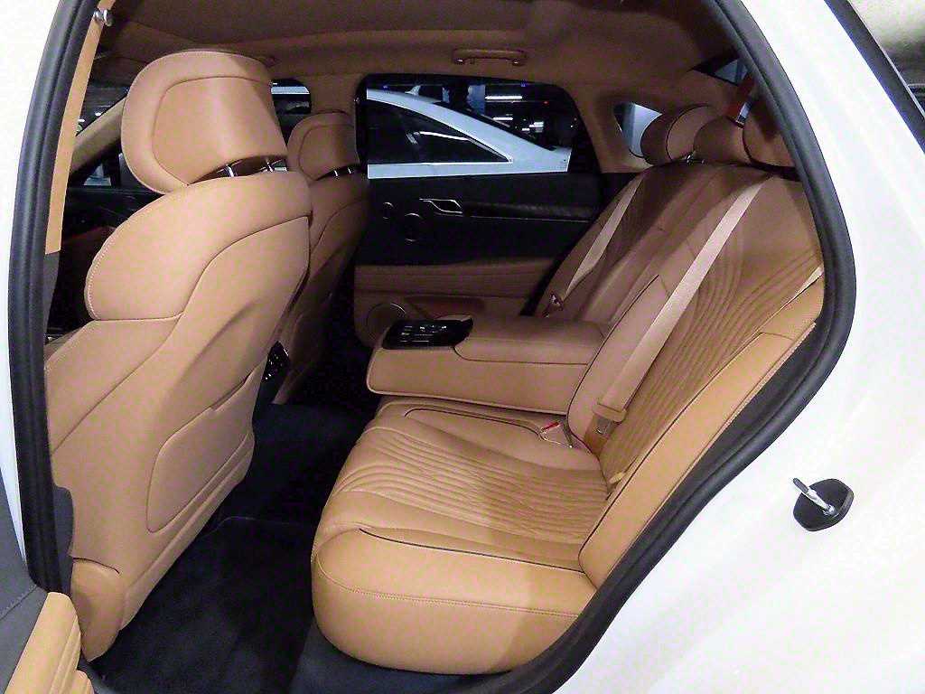 Genesis G80 — photo 07