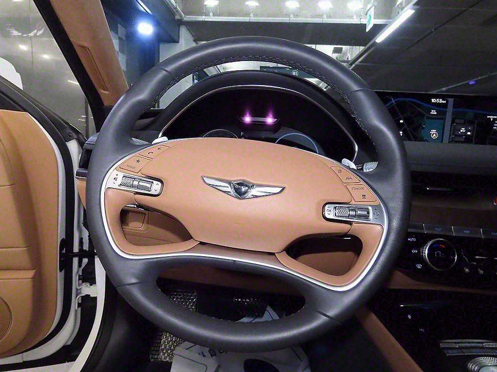 Genesis G80 — photo 08