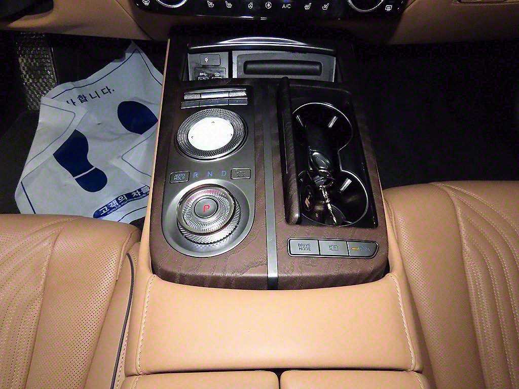 Genesis G80 — photo 12