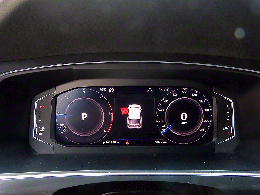 Volkswagen Tiguan — photo 09