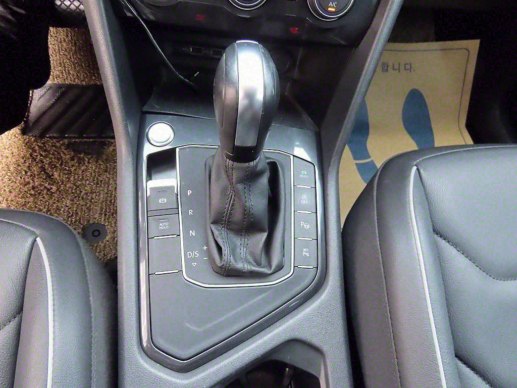 Volkswagen Tiguan — photo 10