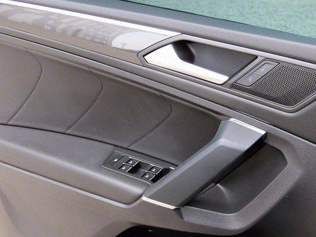 Volkswagen Tiguan — photo 11