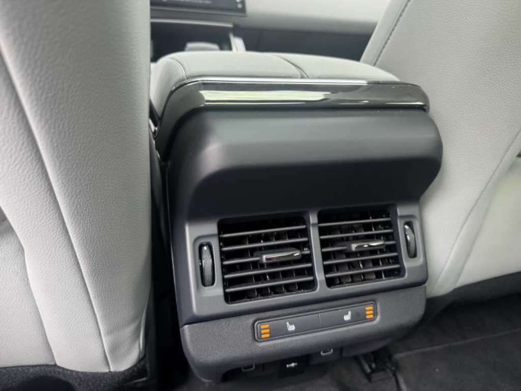 Land Rover Range Rover Evoque — photo 16