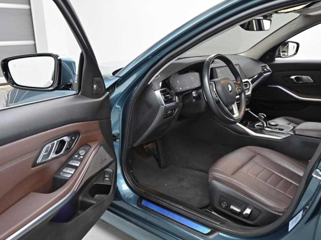 BMW 3-Series — photo 11