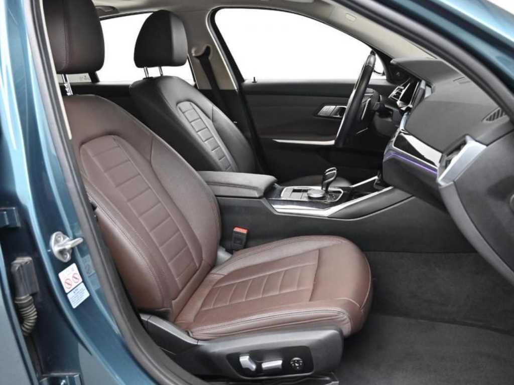 BMW 3-Series — photo 12