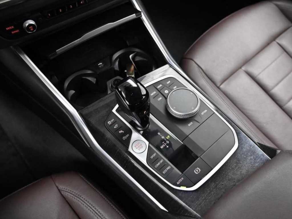 BMW 3-Series — photo 14