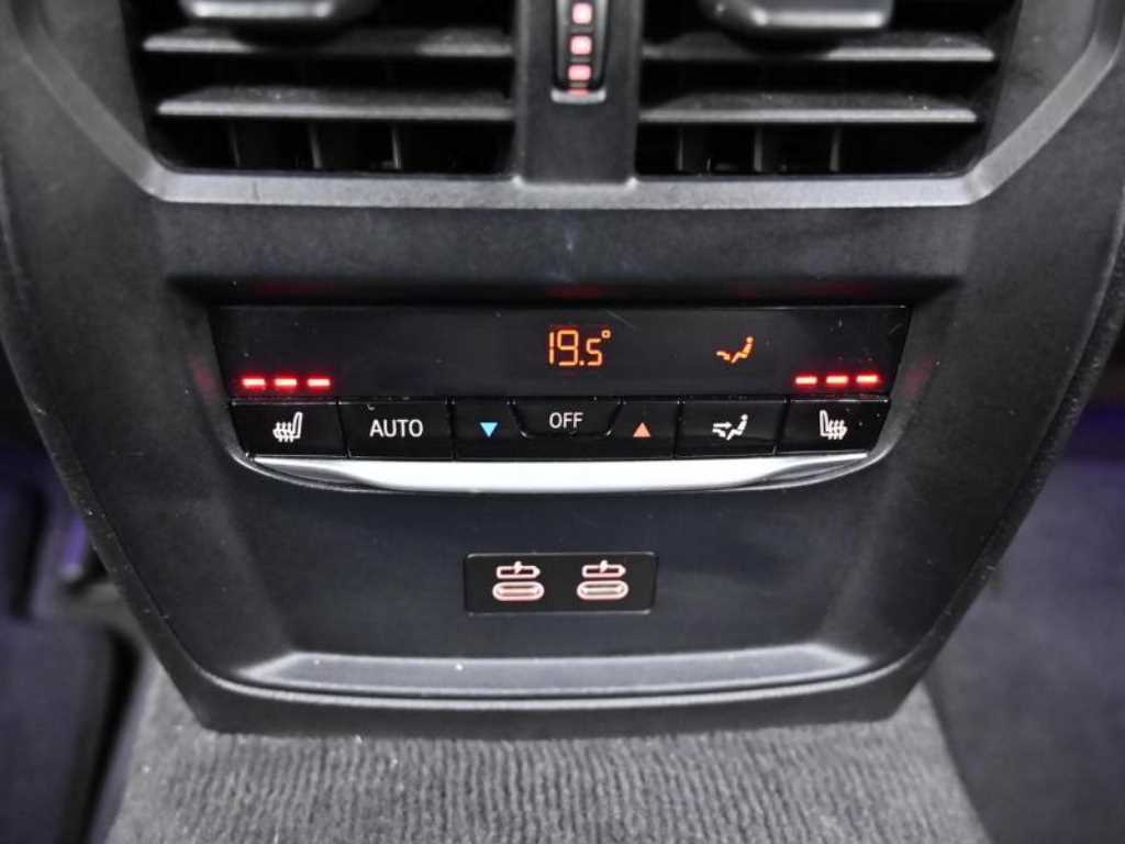 BMW 3-Series — photo 17