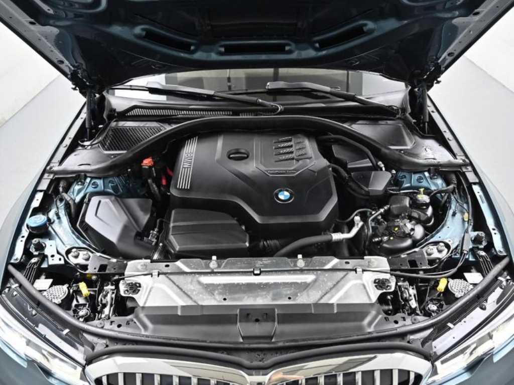 BMW 3-Series — photo 19