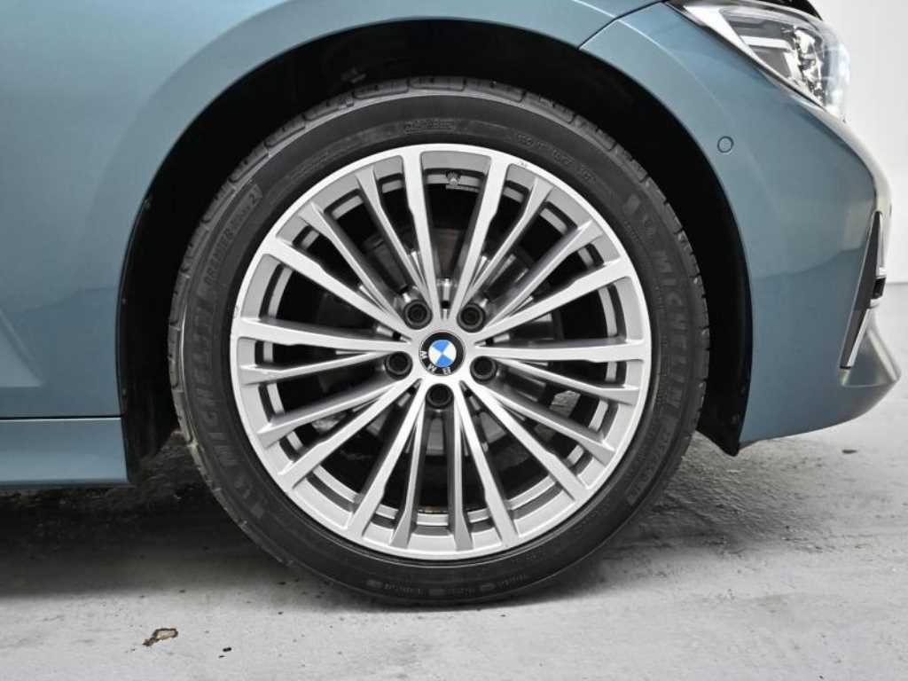 BMW 3-Series — photo 20