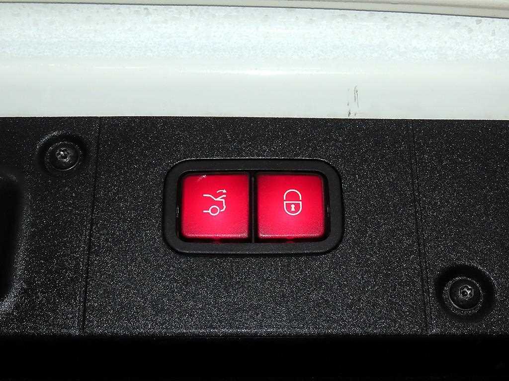 Mercedes-Benz S-Class — photo 16