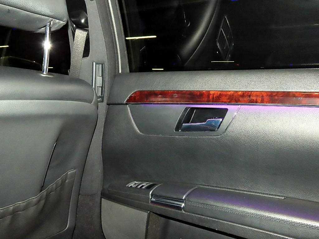 Mercedes-Benz S-Class — photo 17